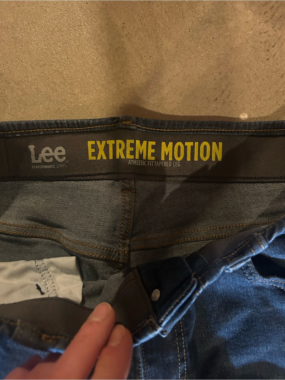 BOGO Lee Extreme Motion Athletic Taper Jeans 33x30 - Picture 3 of 8